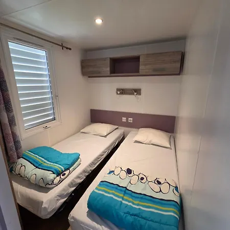 Mobil Recent 35 M2, 3 Chambres, Climatisation הייר